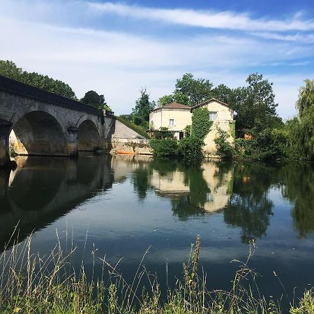 Petit Boudoir The Riverside Retreat Triac-Lautrait Екстер'єр фото